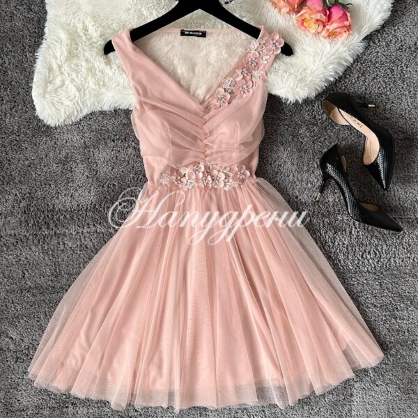 Елегантна рокля с нежни цветя в розов цвят – код 2416