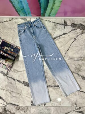 Дамски дънки в изчистен дизайн и светлосин цвят - код 6995