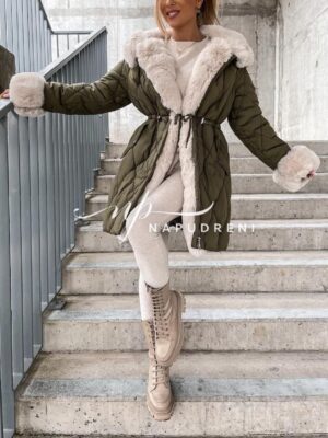 Дълго яке с бежов пух в зелен цвят - код 8330