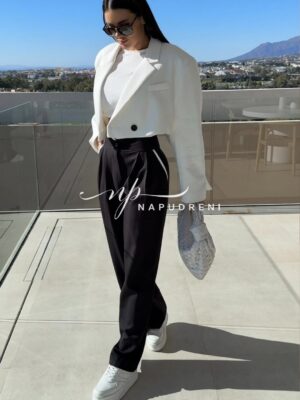 Стилен разкроен панталон с ефектно закопчаване в черен цвят - код 8627