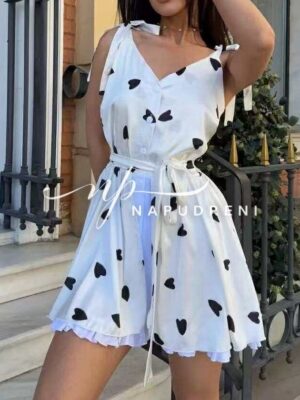 Рокля ''LOVE'' в бял цвят с черни сърца - код BL9706