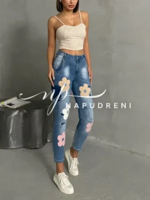 Дамски дънки с цветя - код 8901