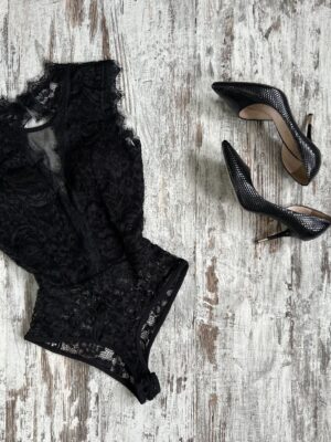 Дантелено боди в черен цвят - код P084