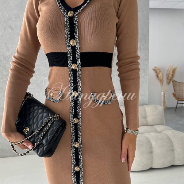 Кафява рокля с черни кантове и ефектни детайли по тях - код 6084