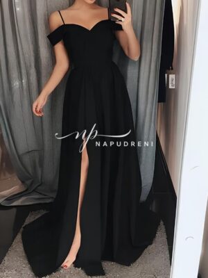 Дълга рокля с цепка в черен цвят - код 3464