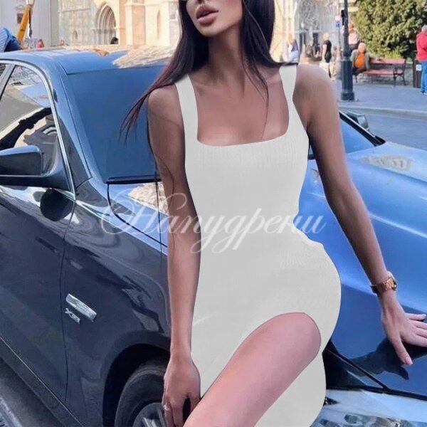 Асиметрична рокля рипс по тялото в бял цвят - код 5613