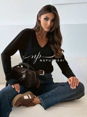 Дамски пуловер с V-образно деколте в черен цвят - G9790