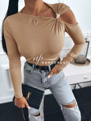 Елегантна блуза с метален орнамент в бежов цвят - G9783