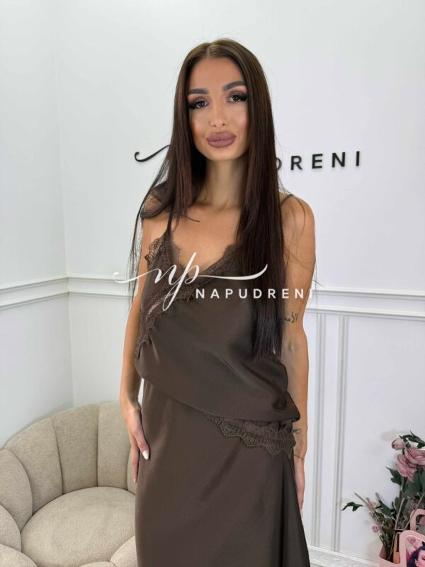 Асиметричен сатенен потник с дантела в кафяв цвят - код Bi10026